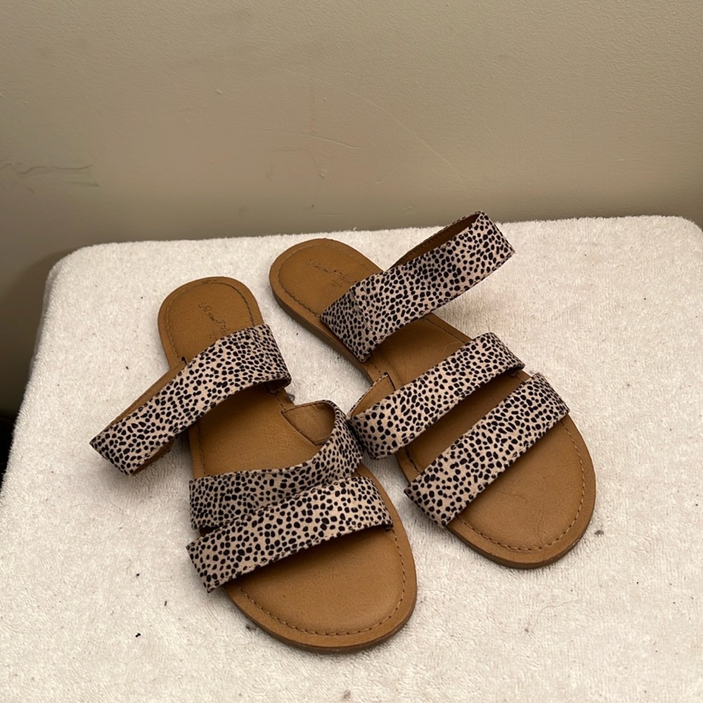 Universal Thread - Women’s Patterned Sandal - 8.5
